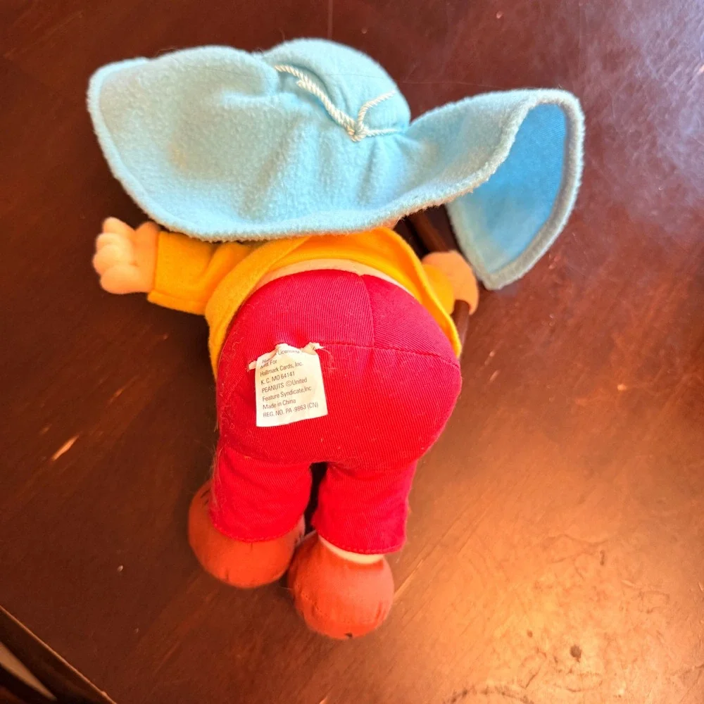 Hallmark peanuts linus
